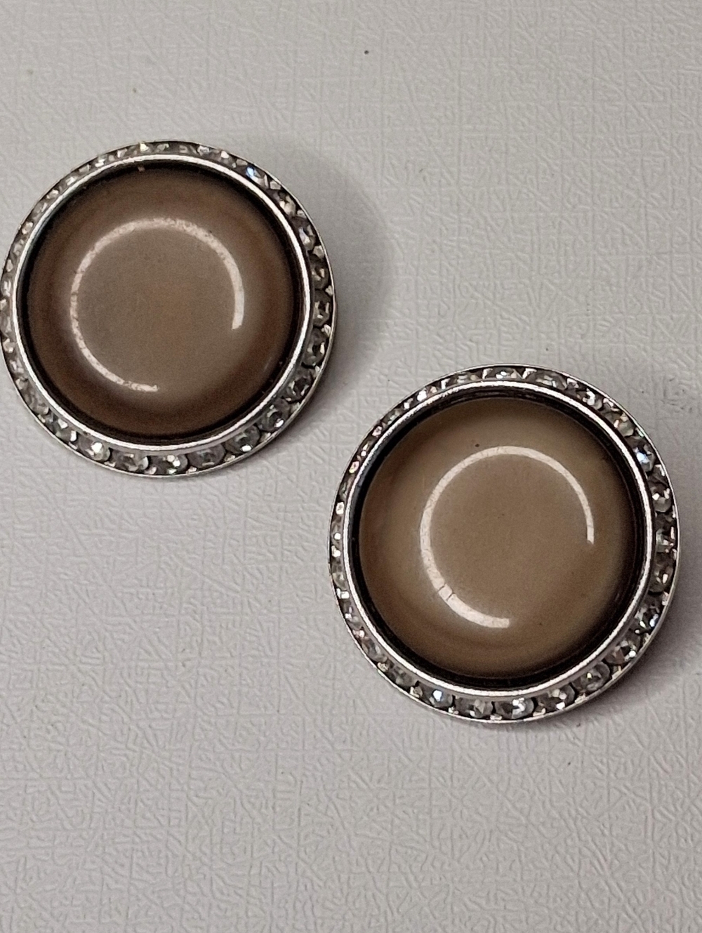 Vtg LISNER Brown Thermoset Cabochon Earrings Silver Tone Rhinestone Halo Clip On